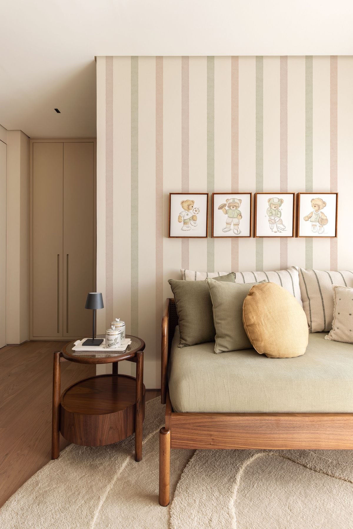 Vertical pastel
